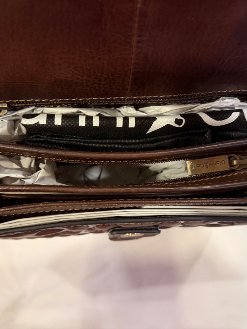 Gianni Conti Italian Leather Crossbody Saddle - Picture 5 of 7